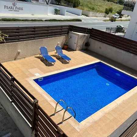 Spacious Beautiful 1 Bedroom !!! *