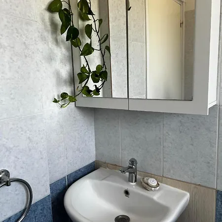 Spacious Beautiful 1 Bedroom !!! 아파트 파포스